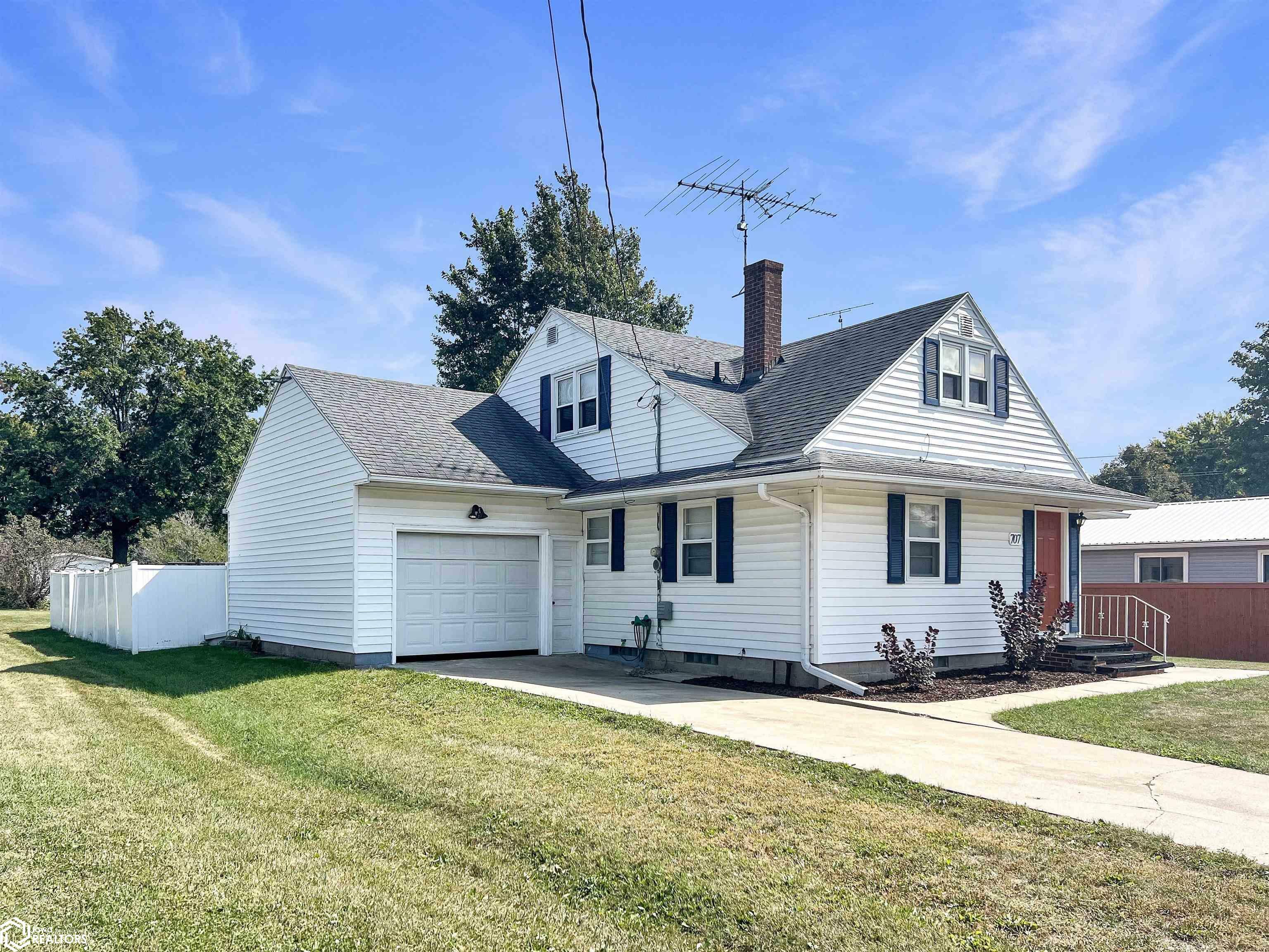 Property Photo:  707 Butler Street  IA 50601 