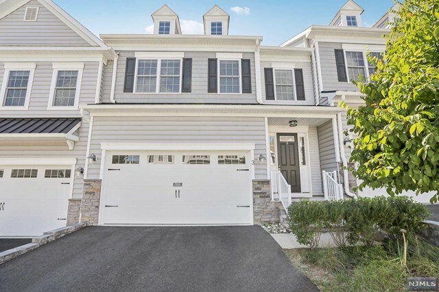 Property Photo:  3 Hickory Court  NJ 07009 