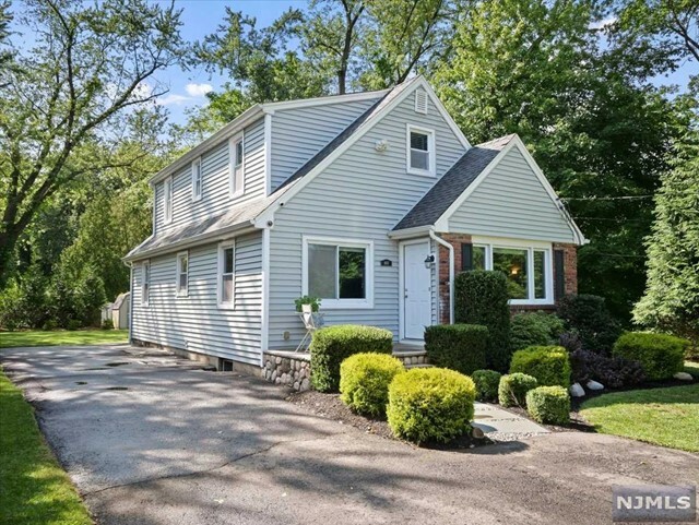 Property Photo:  607 N Central Avenue  NJ 07446 