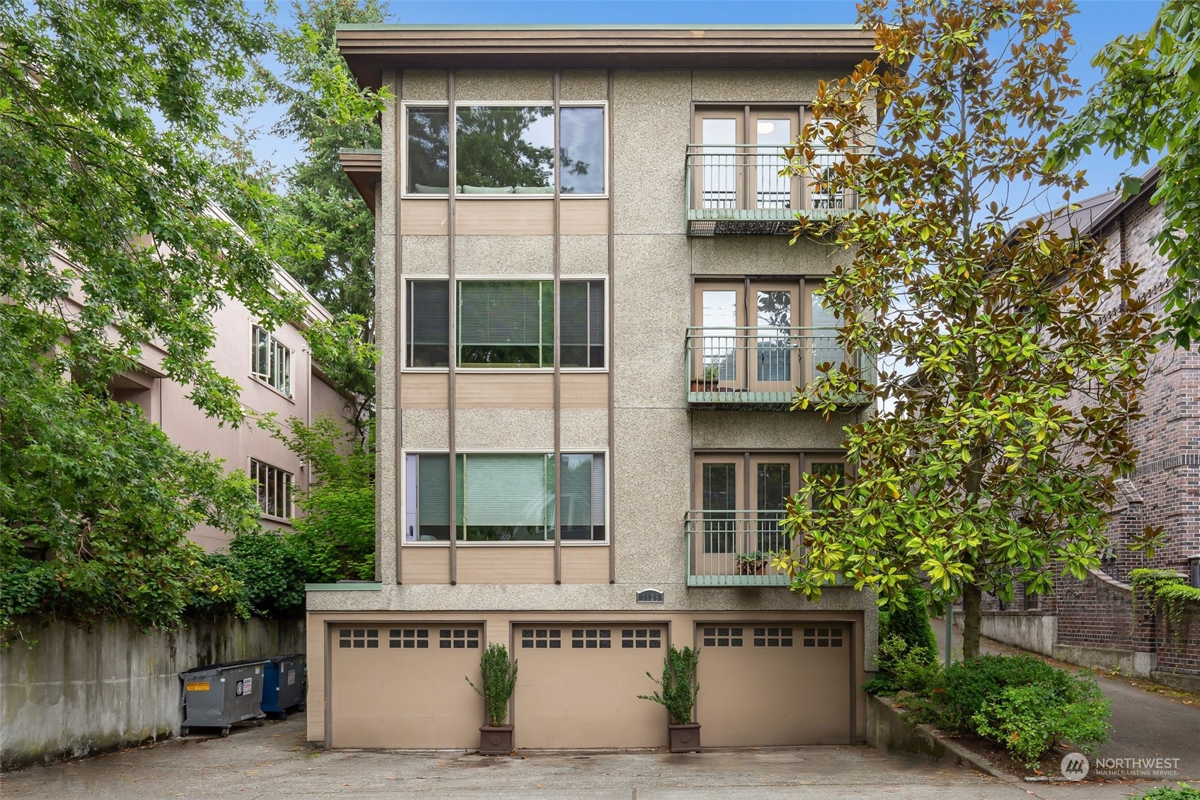 Property Photo:  1128 Broadway E #302  WA 98102 