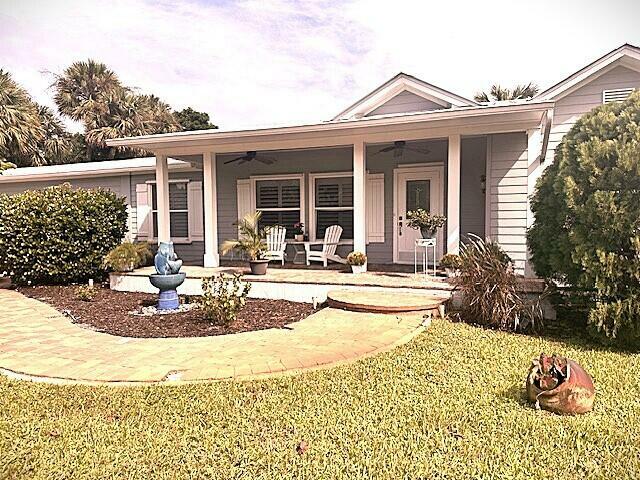 Property Photo:  229 SE Oriole Avenue  FL 34996 