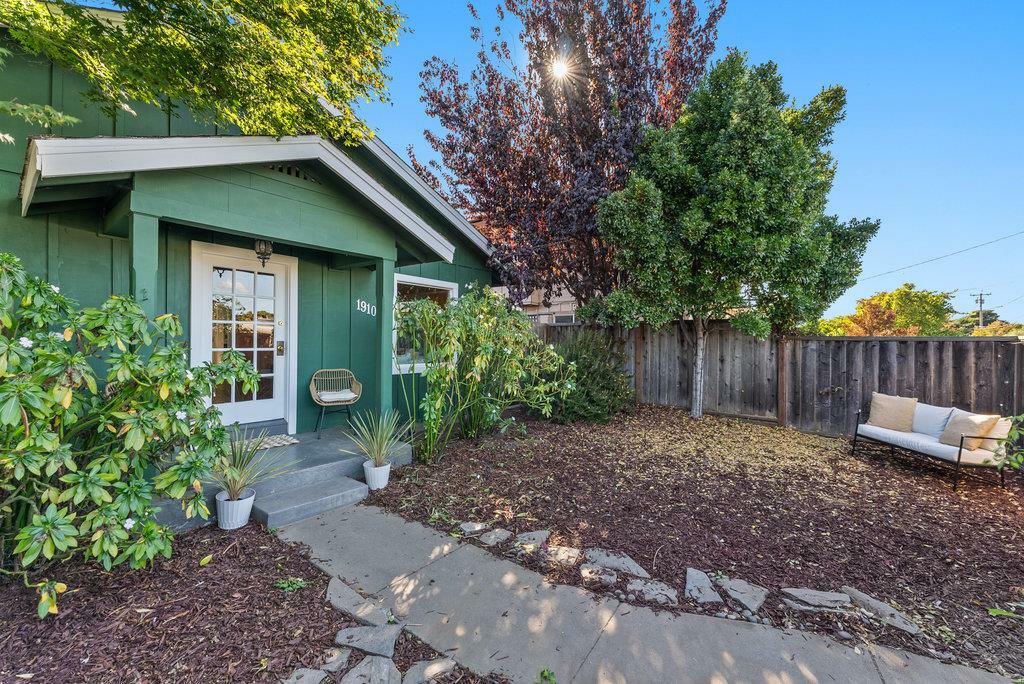 Property Photo:  1910 Kinsley Street  CA 95062 