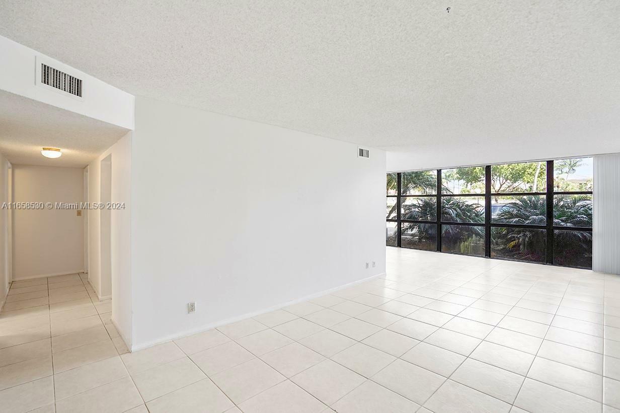 Property Photo:  1000 Parkview Dr 115  FL 33009 