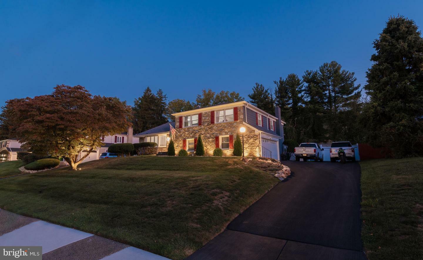 Property Photo:  1000 Summit Lane  PA 19075 