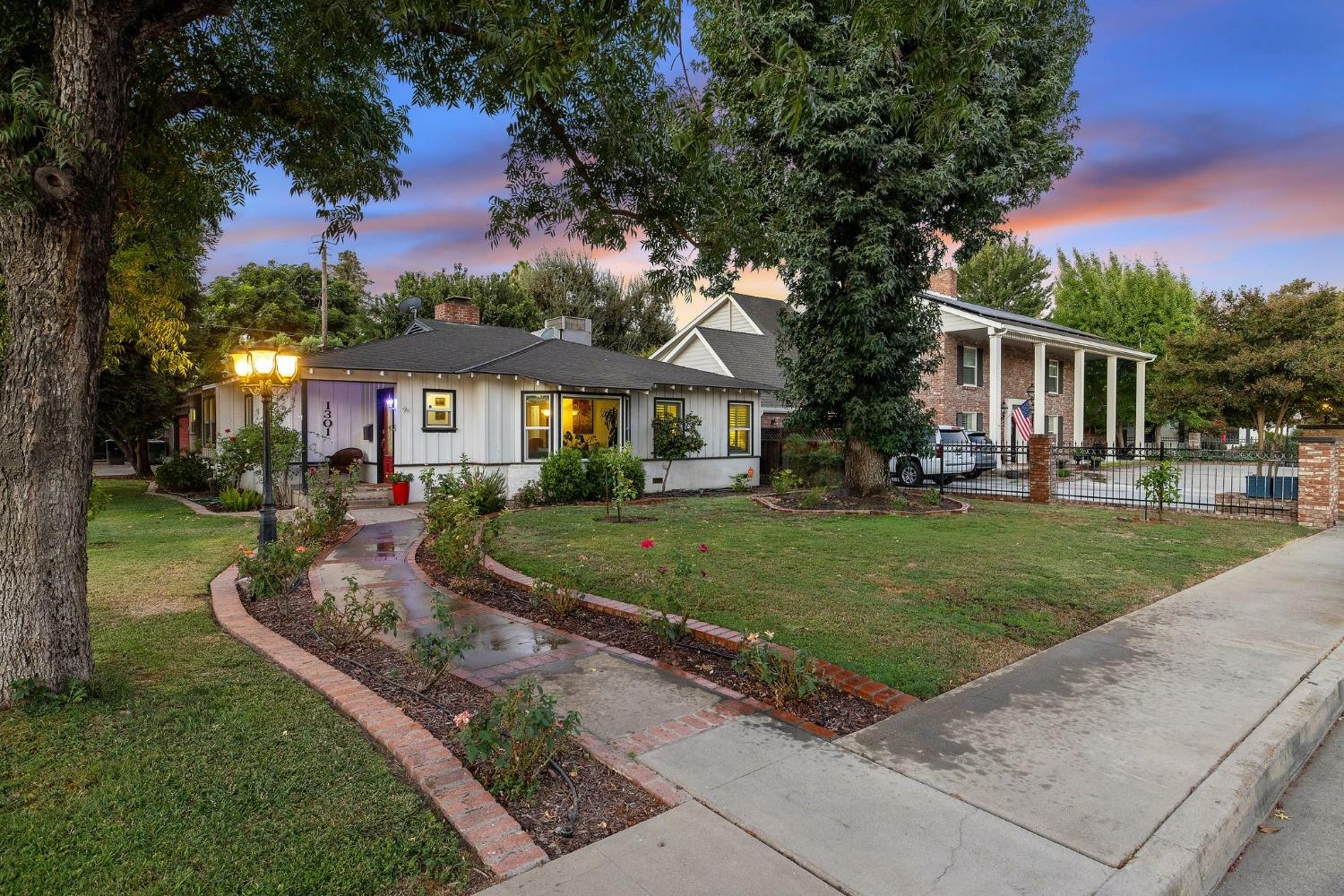 Property Photo:  1301 W Beverly Drive  CA 93277 