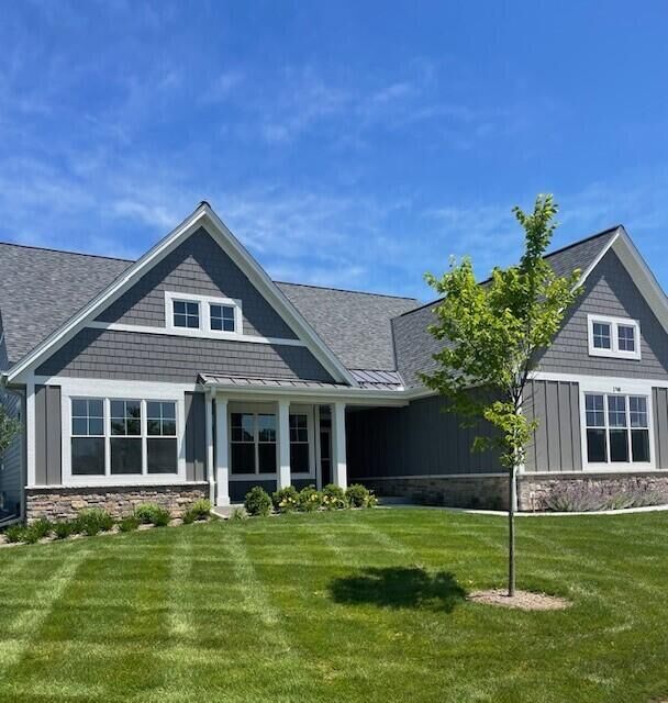 Property Photo: 1748 N River Cir WI 53217