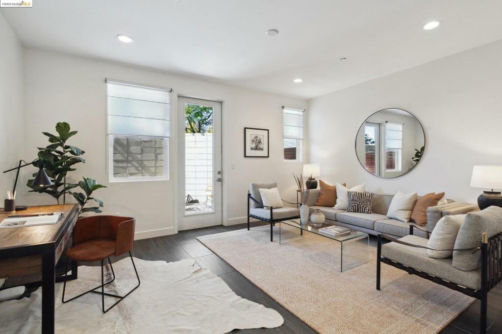 Property Photo:  1397 Pullman Way  CA 94607 