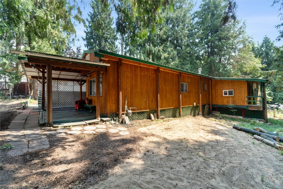 Photo de la propriété:  7558 Hudson Road  BC V1E 2P9 