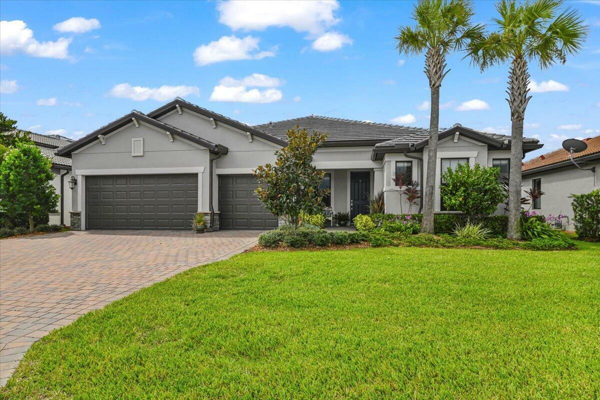 Property Photo:  724 SE Villandry Way  FL 34984 