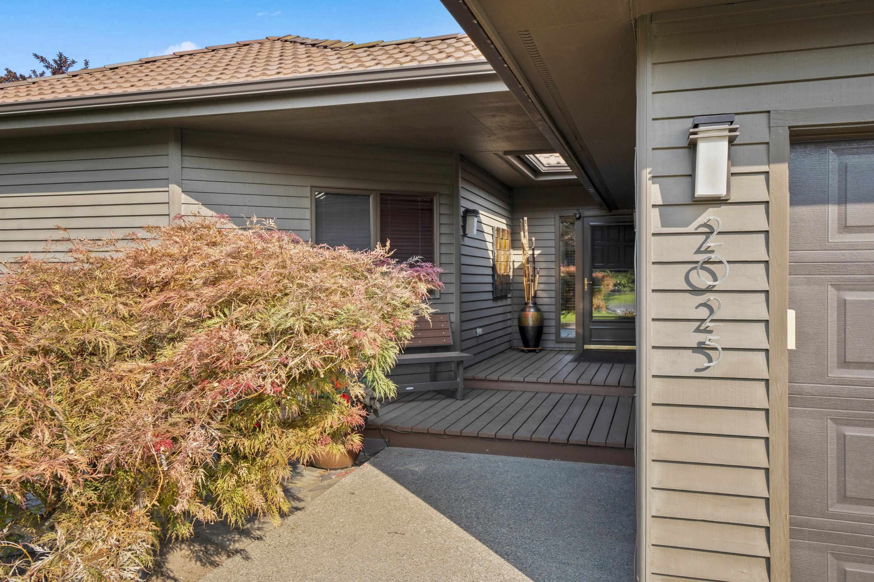 Property Photo:  2025 S Parkwood Cir  WA 99223 