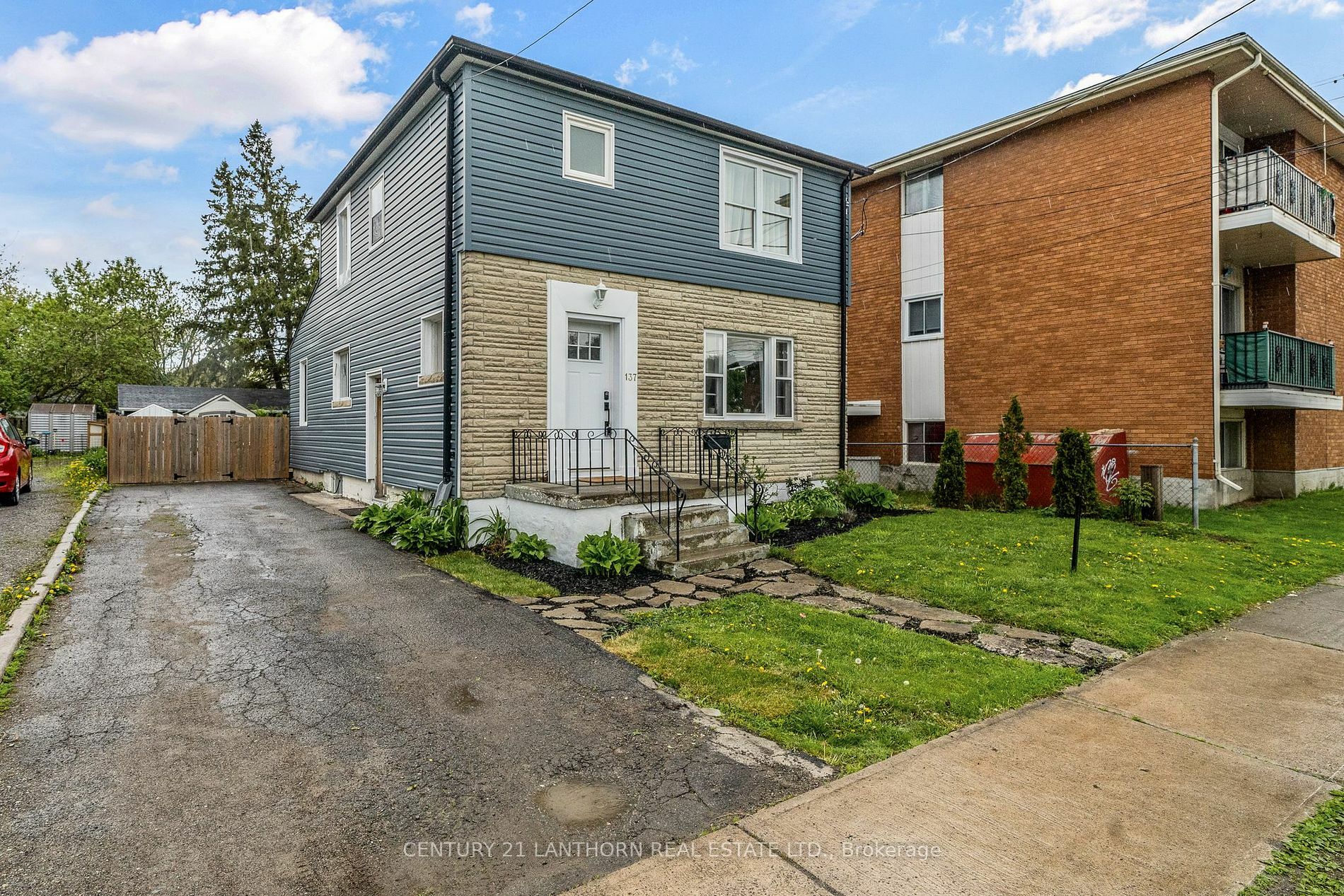 Property Photo:  137 Catharine St  ON K8P 1M7 