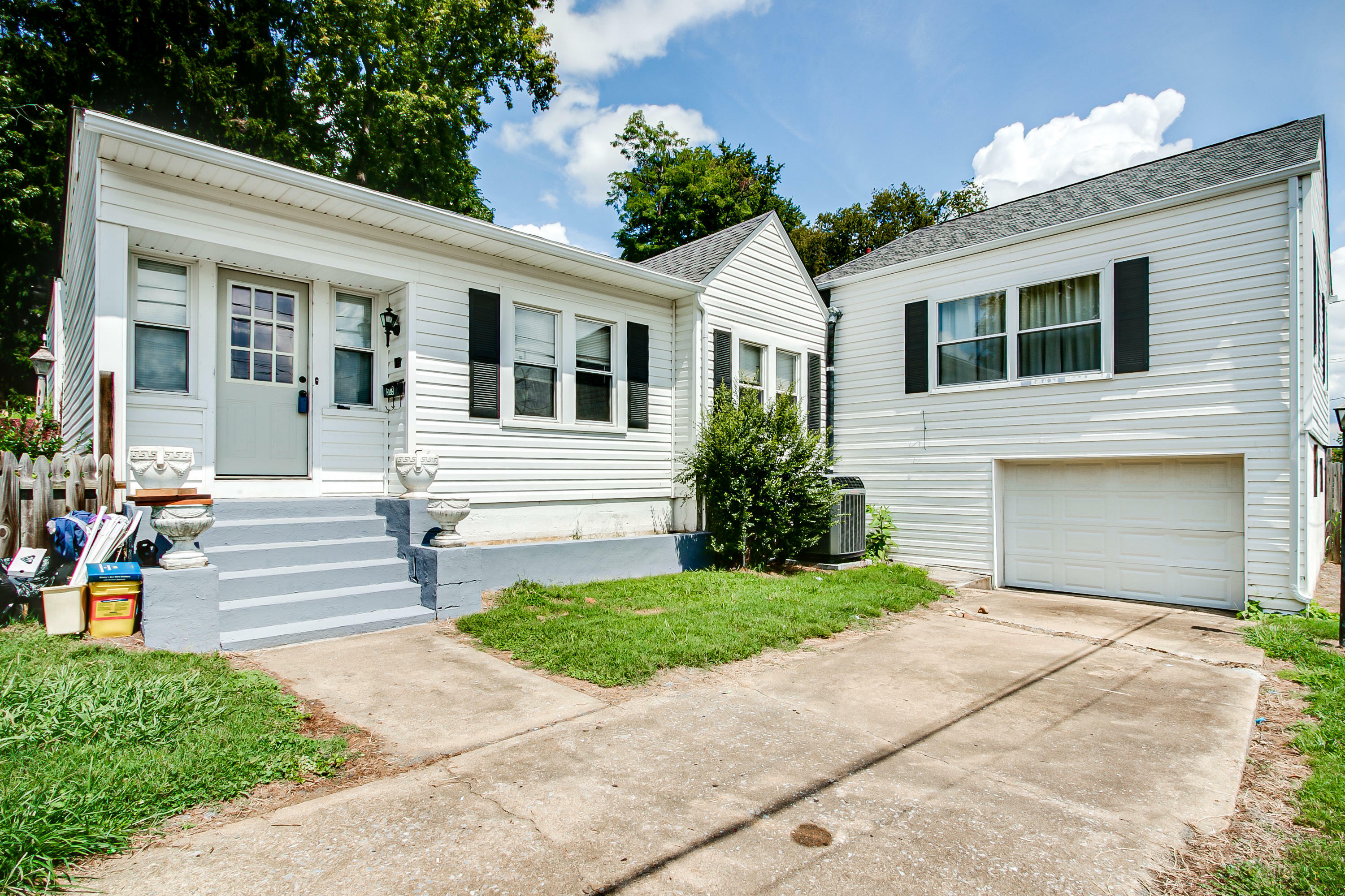 Property Photo:  513 Riverside Avenue  TN 37660 