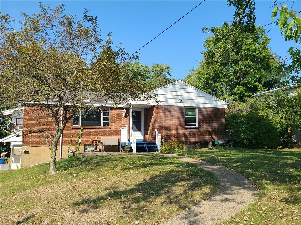 Property Photo:  550 Dixie Dr  PA 15235 