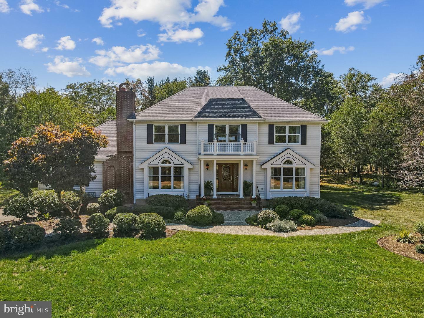 Property Photo:  21 Sweet Briar Court  NJ 08502 