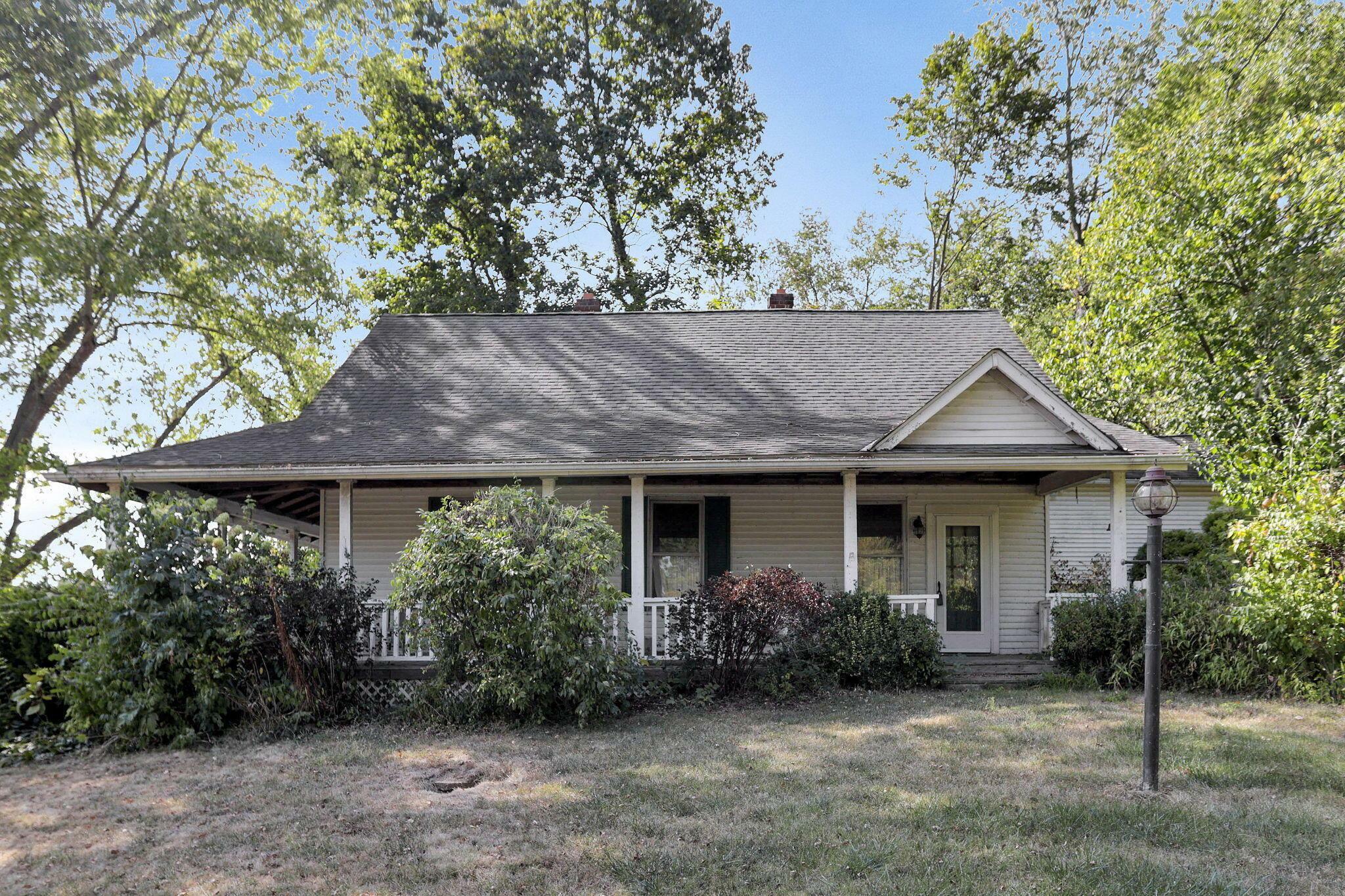 Property Photo:  780 National SE Road  OH 43025 