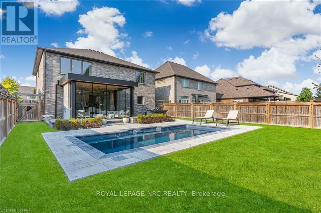 Property Photo:  14 Tuscany Court  ON L2S 0E2 