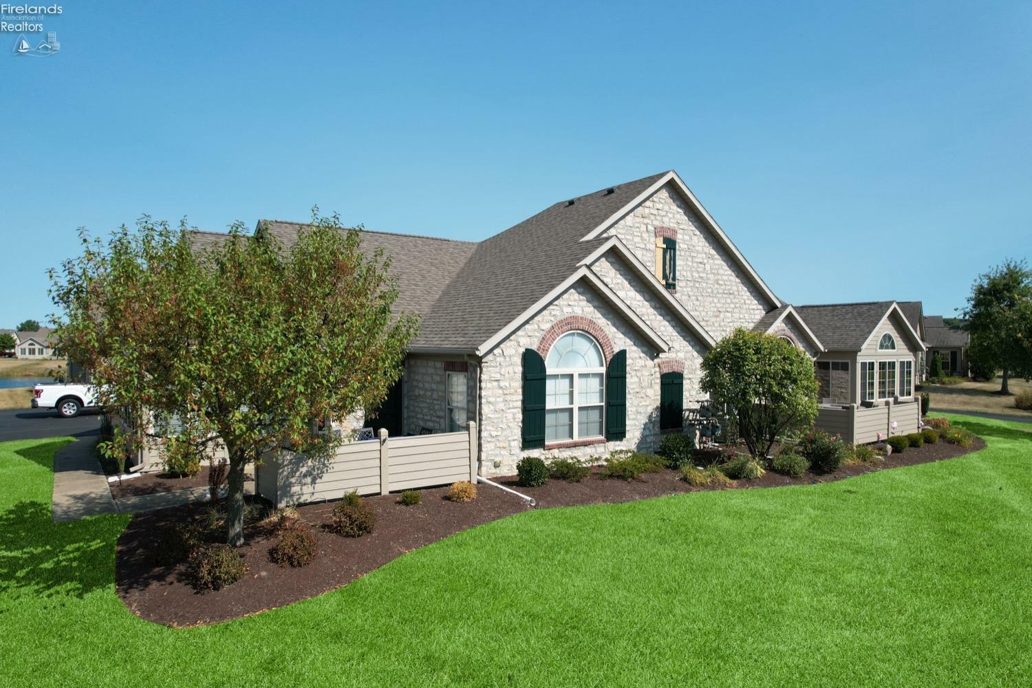 Property Photo:  2855 N Canterbury Circle A  OH 43452 