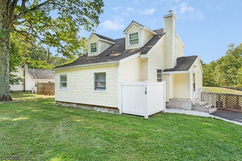 Property Photo:  19 Featherbed Ln  NJ 08822 