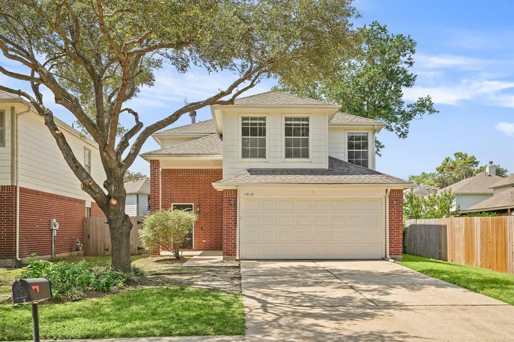 Property Photo:  1010 Willow West Drive  TX 77073 