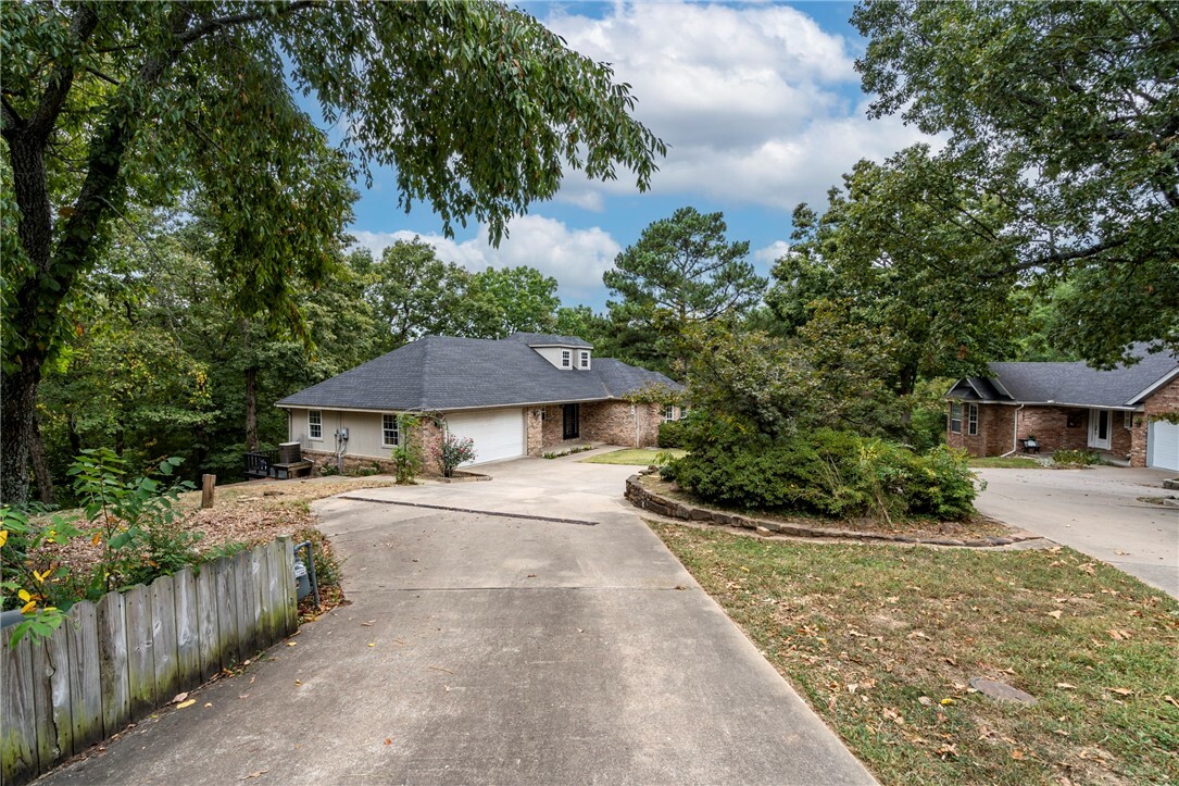 Property Photo:  704 E Red Oak Street  AR 72761 