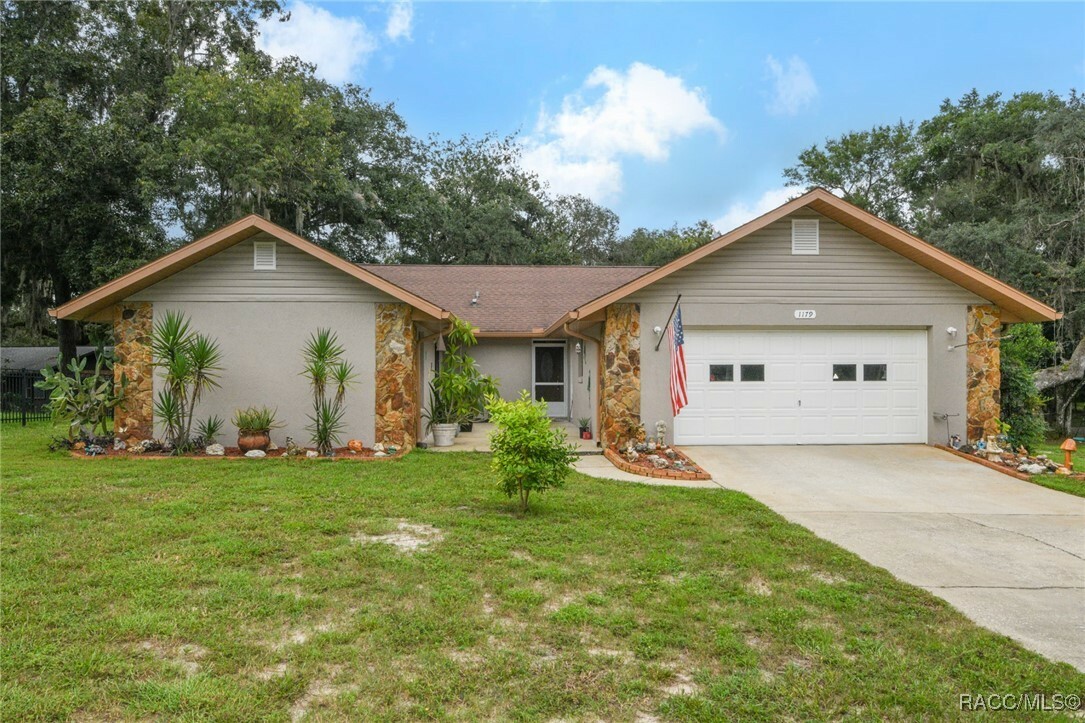 Property Photo:  1179 N Point Lonesome Road  FL 34453 