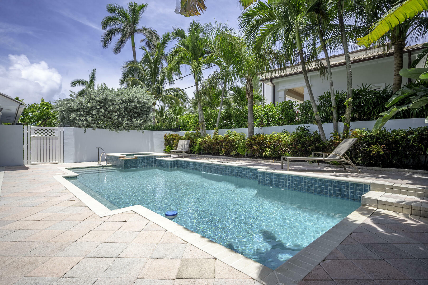 Property Photo:  1003 Seagate Drive  FL 33483 