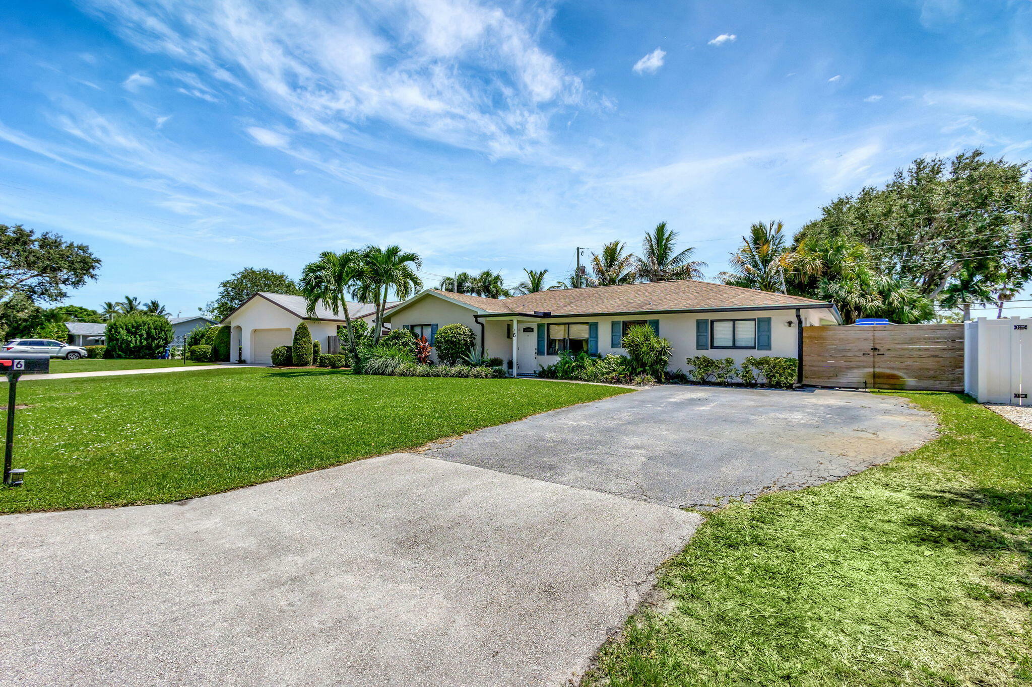 Property Photo:  6 W Windsor Road W  FL 33469 