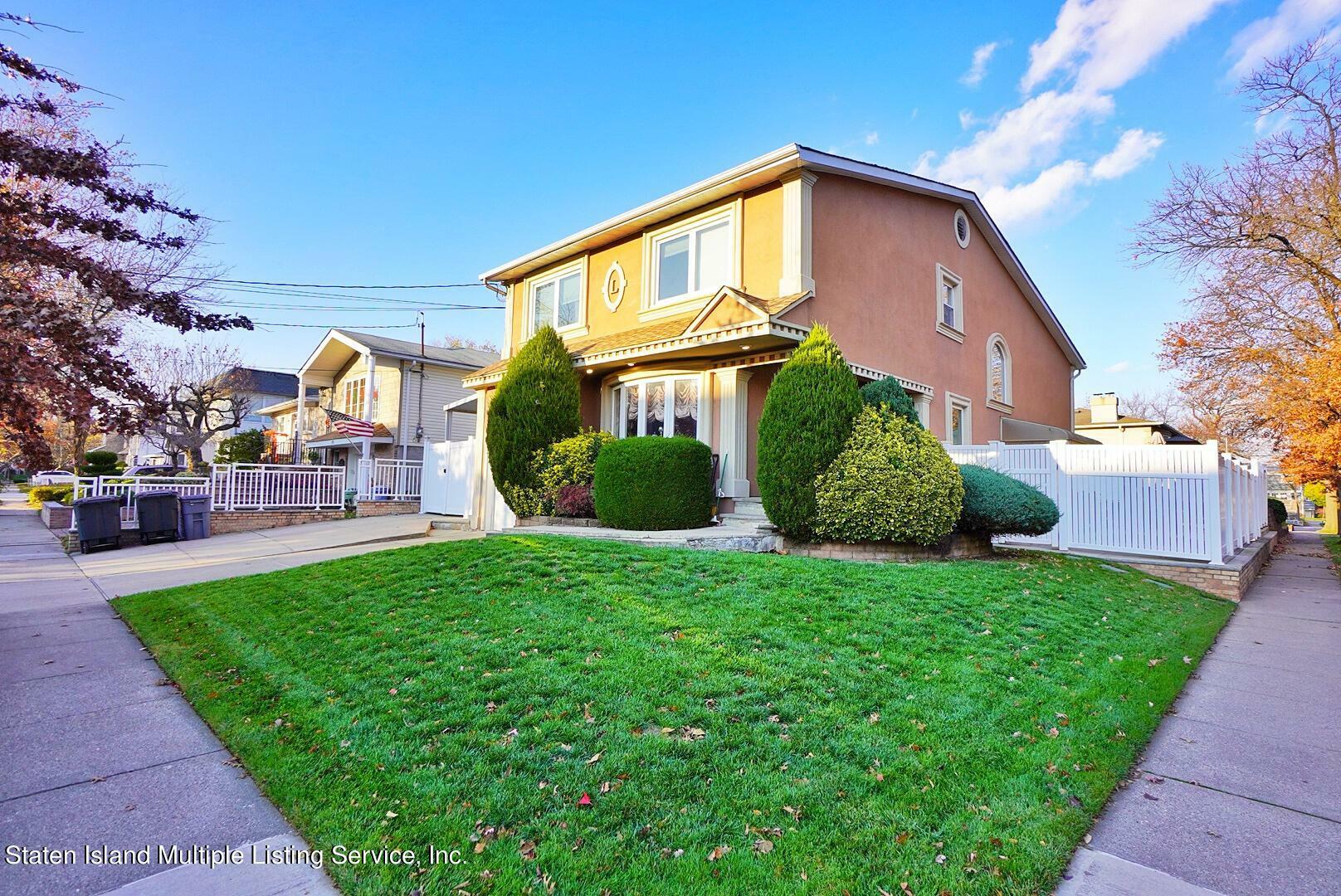 Property Photo:  185 Thornycroft Avenue  NY 10312 