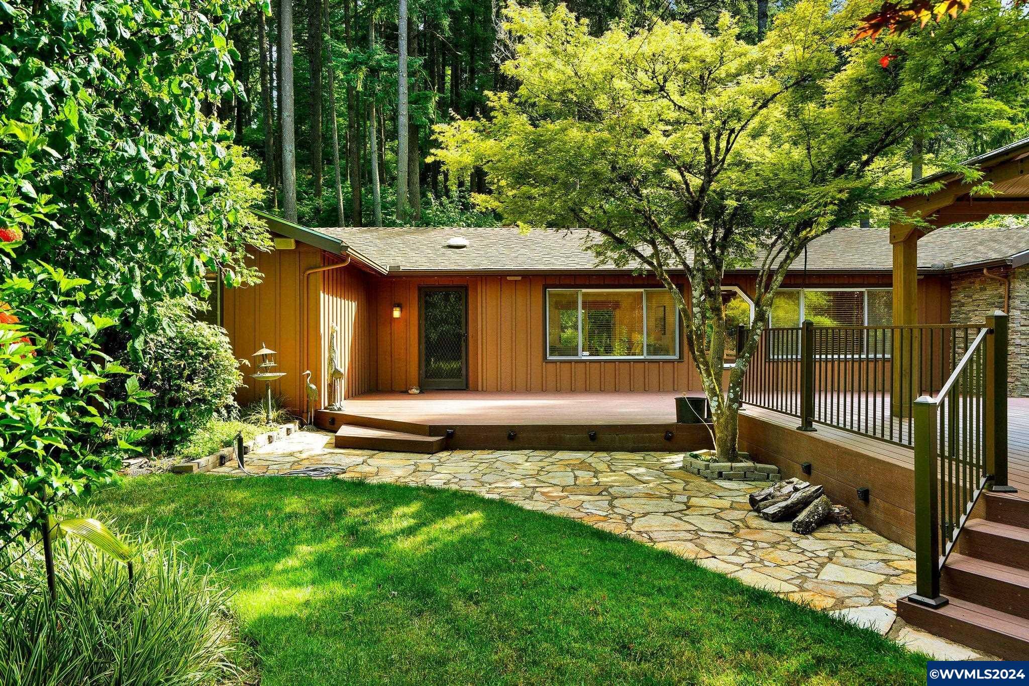 Property Photo: 1654 Rodgers Creek Ln S OR 97306