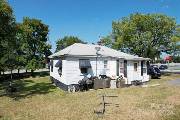 Property Photo:  110 Sims Parkway  NC 28075 