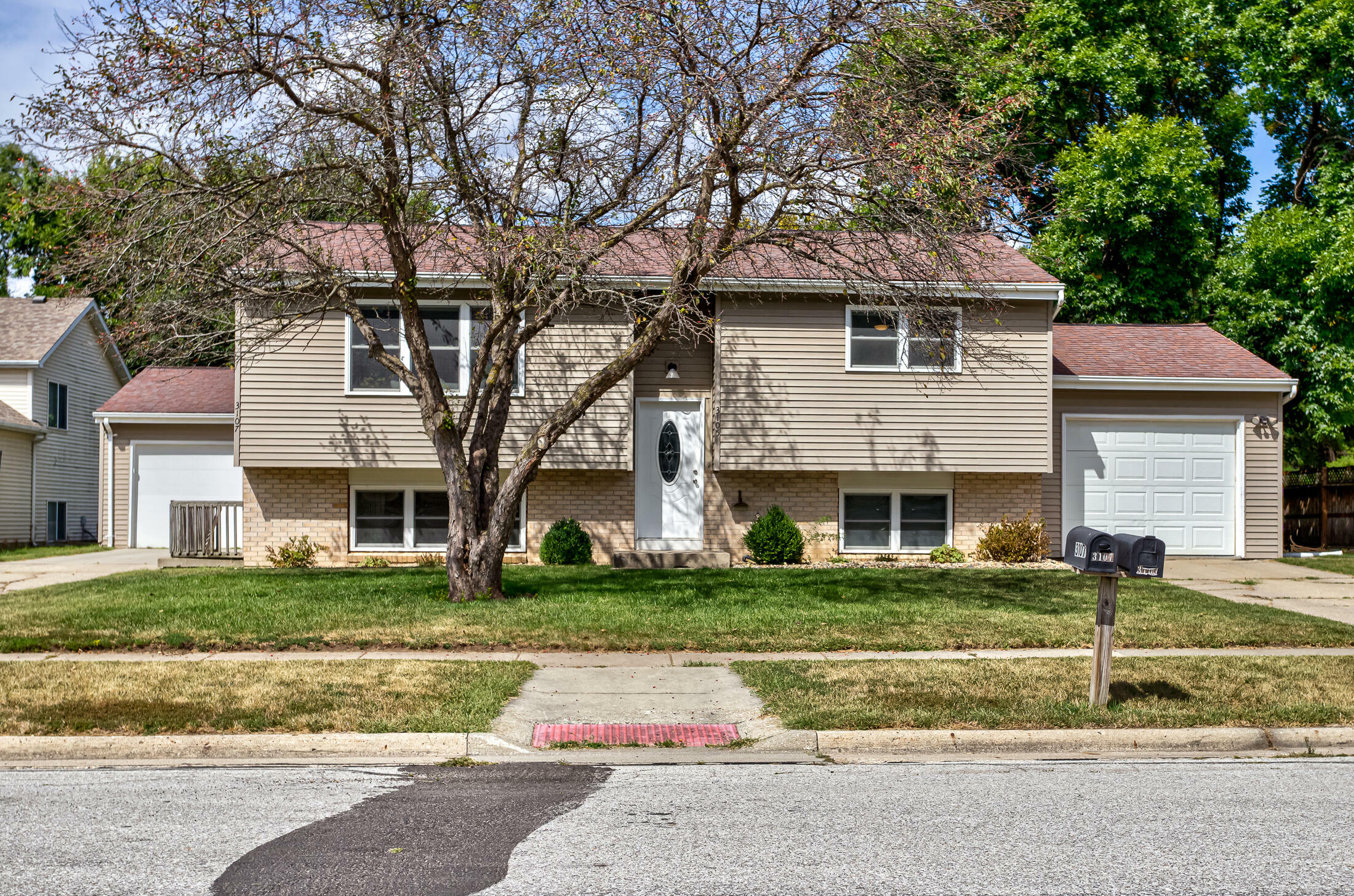 Property Photo:  3105/3107 Diamond Street  IA 50010 