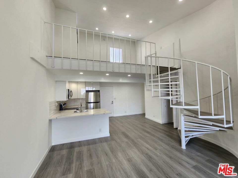 Property Photo:  1440 Veteran Ave 555  CA 90024 