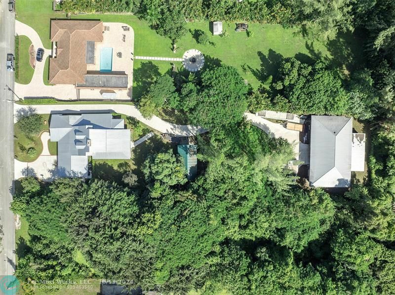 Property Photo:  400 NE Farmington Dr  FL 33317 