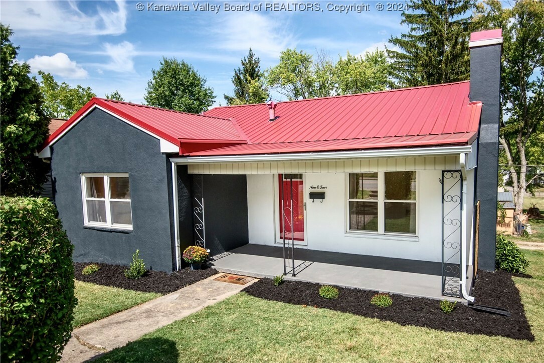 Property Photo: 904 Kanawha Terrace WV 25177