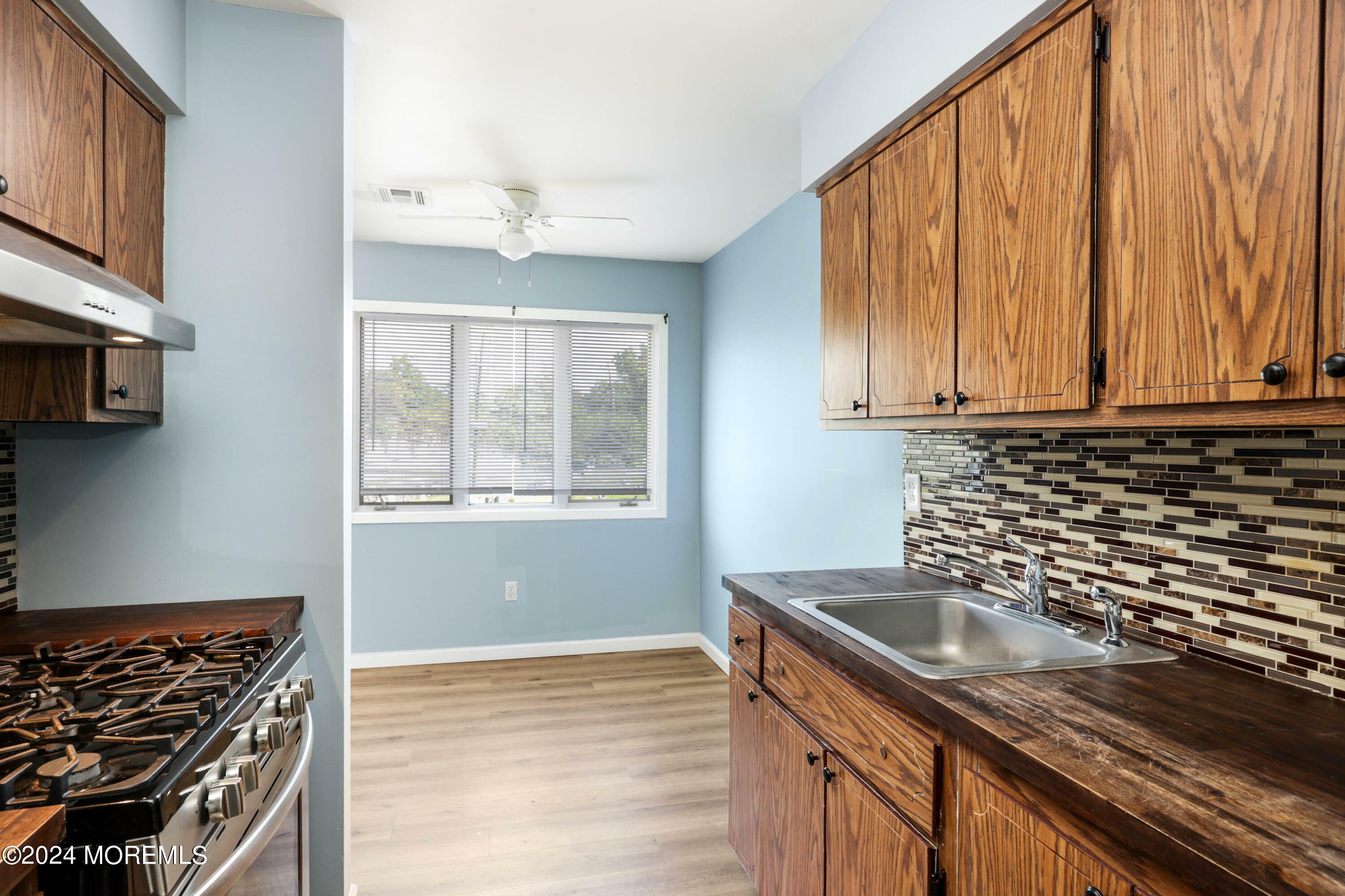 Property Photo:  274 Crows Mill Road 5  NJ 08832 