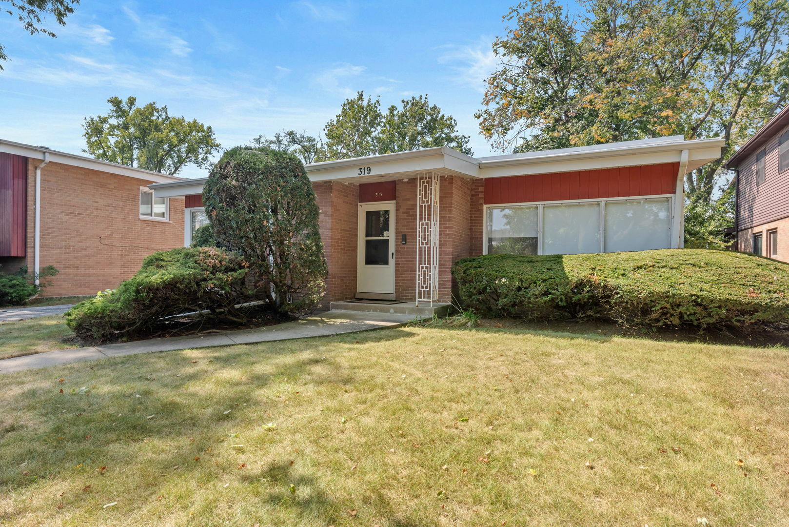 Property Photo:  319 Kilpatrick Avenue  IL 60091 