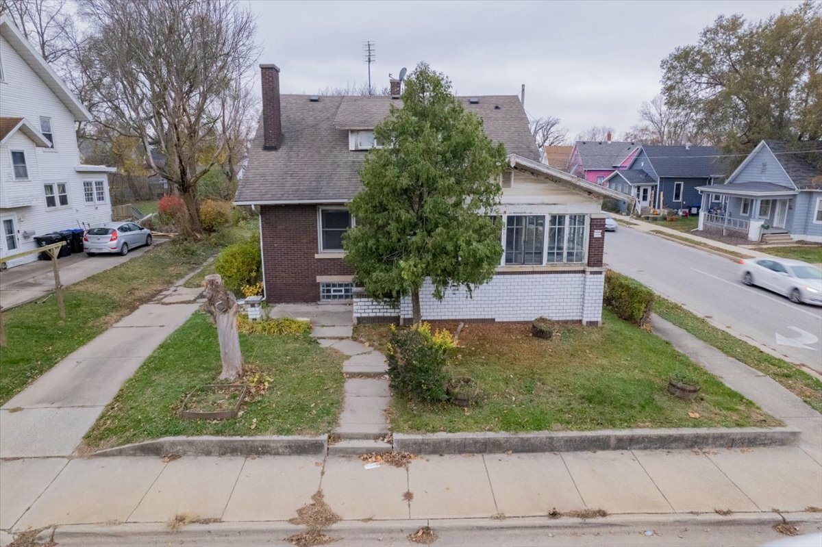 Property Photo:  801 S Morris Avenue  IL 61701 