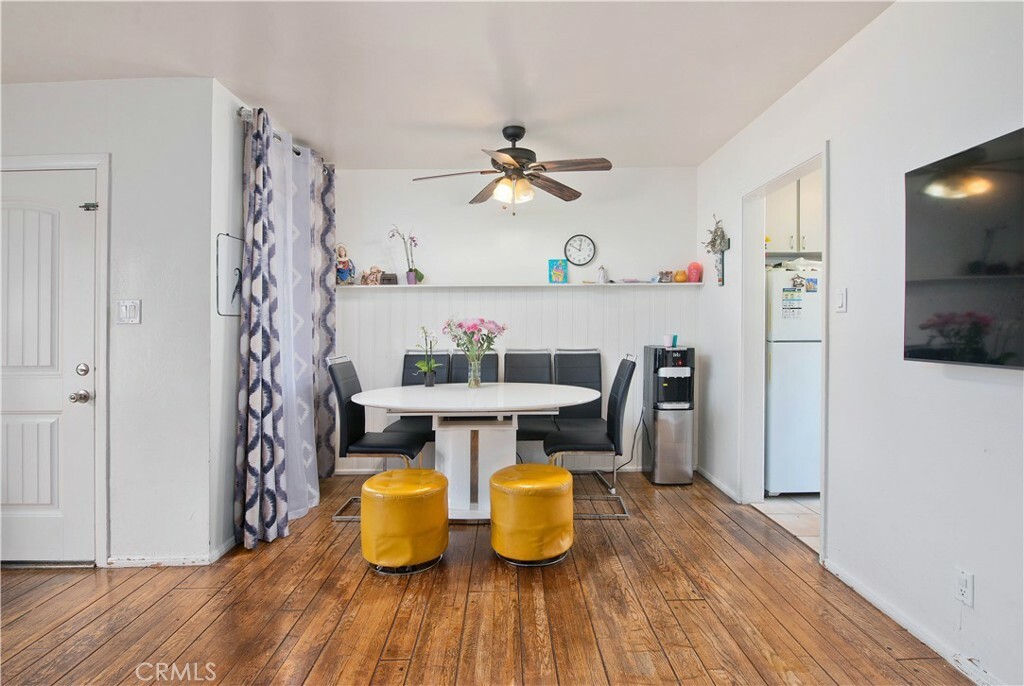 Property Photo:  17811 Collins Street  CA 91316 