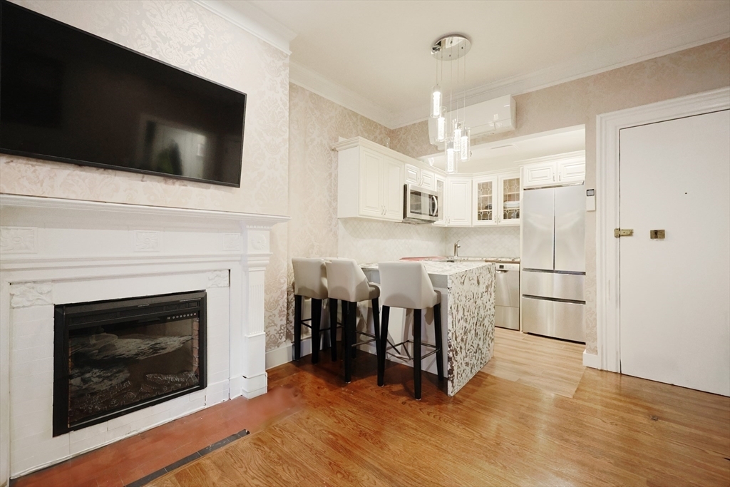 Property Photo:  194 Marlborough Street 6  MA 02116 