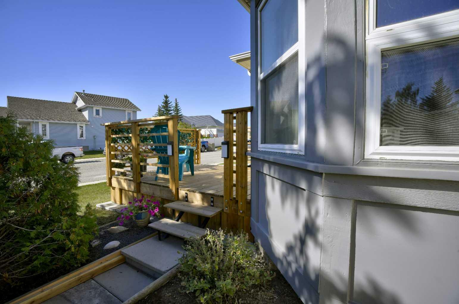 Property Photo:  703 Woodside Drive NW  AB T4B 2G9 