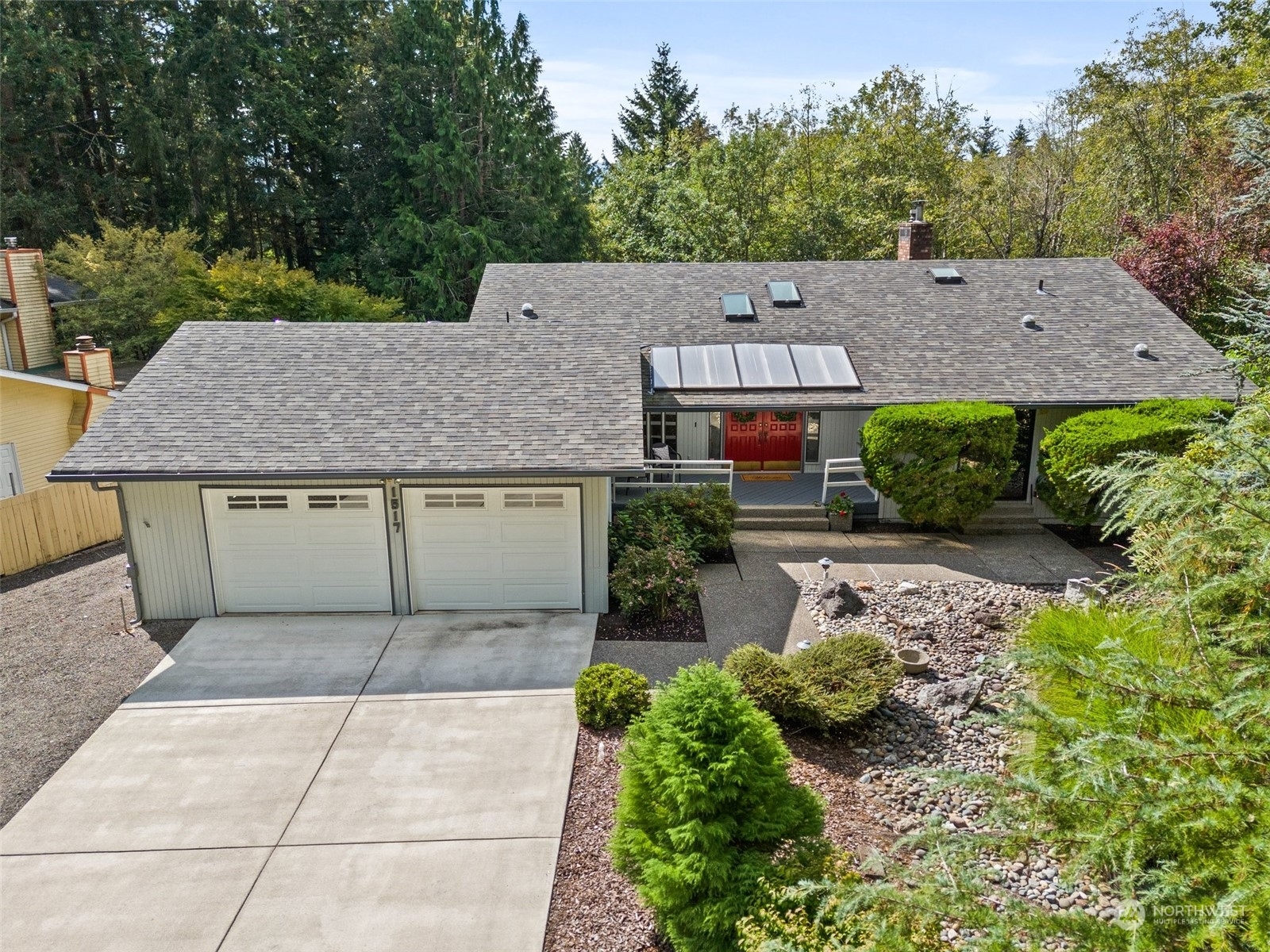 Property Photo:  1517 Briarwood Court NW  WA 98502 