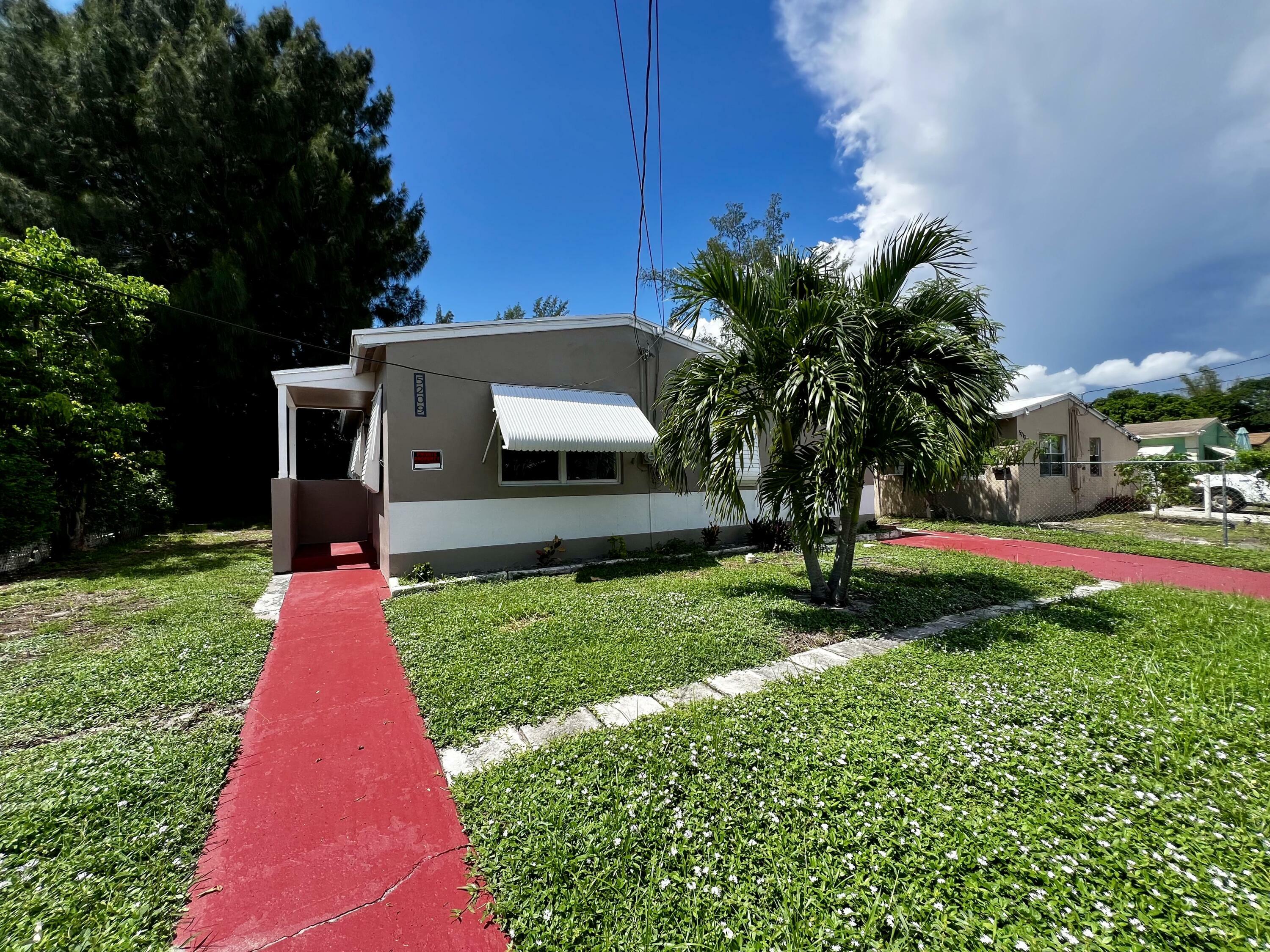 Property Photo:  5209 Pinewood Avenue  FL 33407 