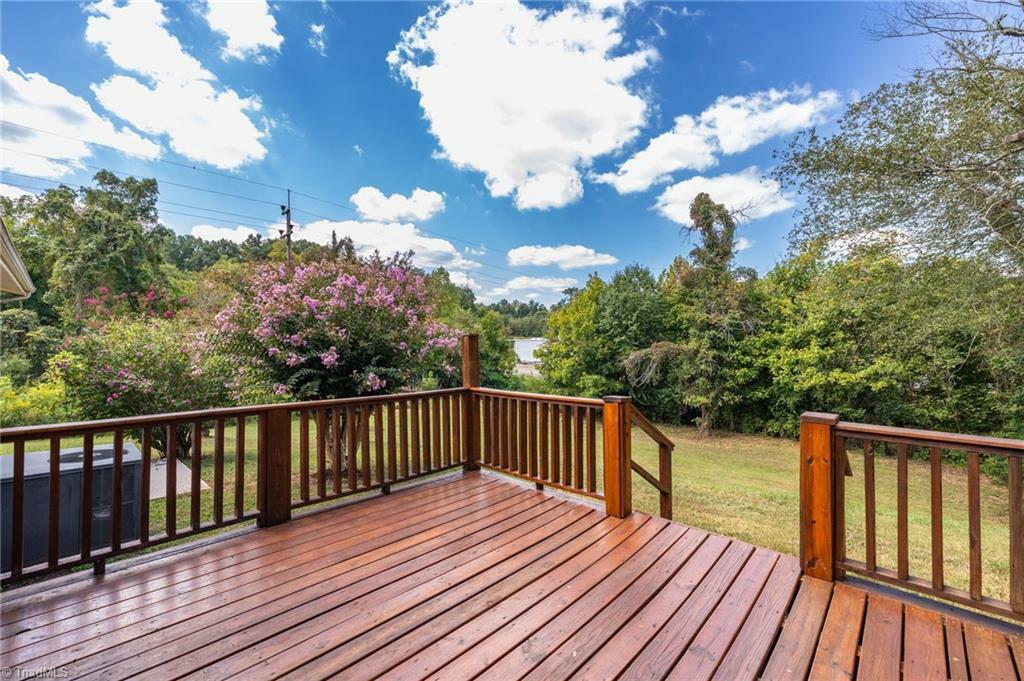 Property Photo:  907 Brentwood Road  NC 27288 