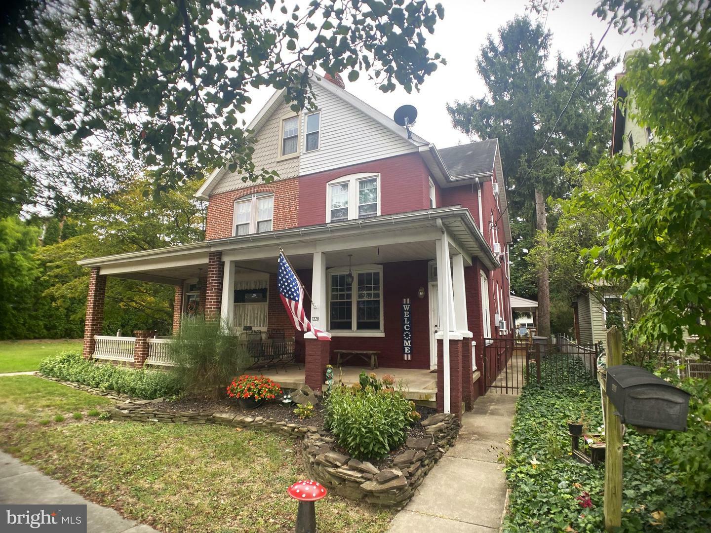 Property Photo:  1228 Manor Street  PA 17512 