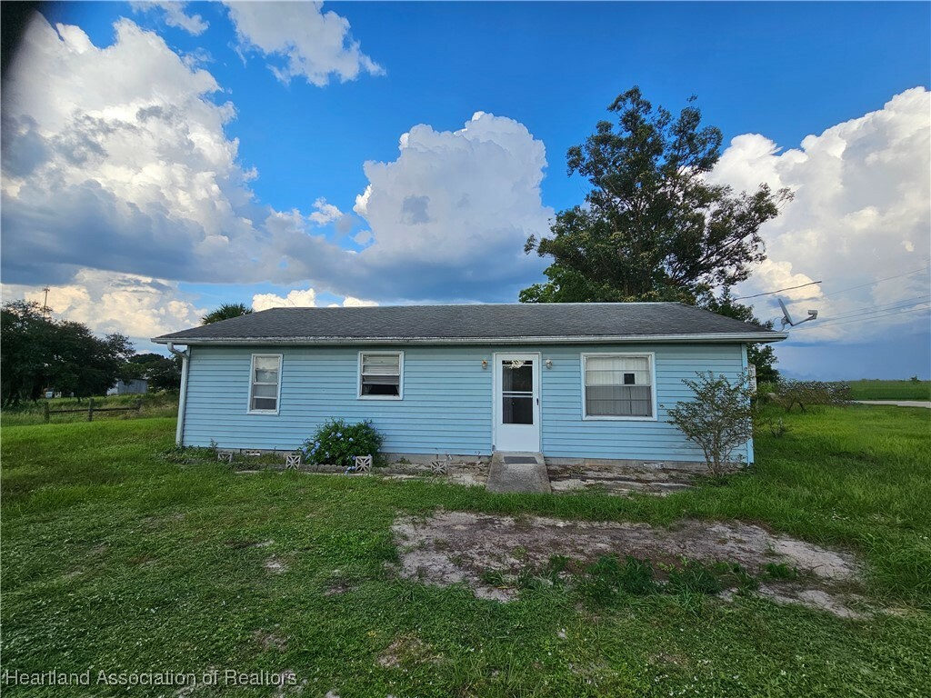 Property Photo:  320 County Road 619  FL 33852 