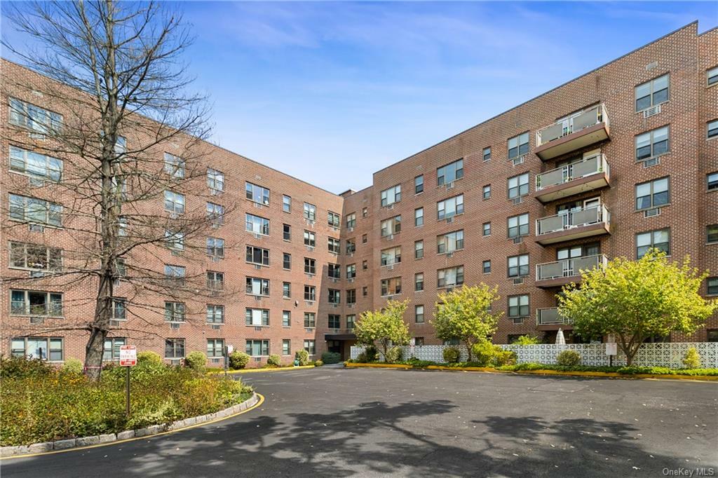 Property Photo:  77 Carpenter Avenue 1R  NY 10549 