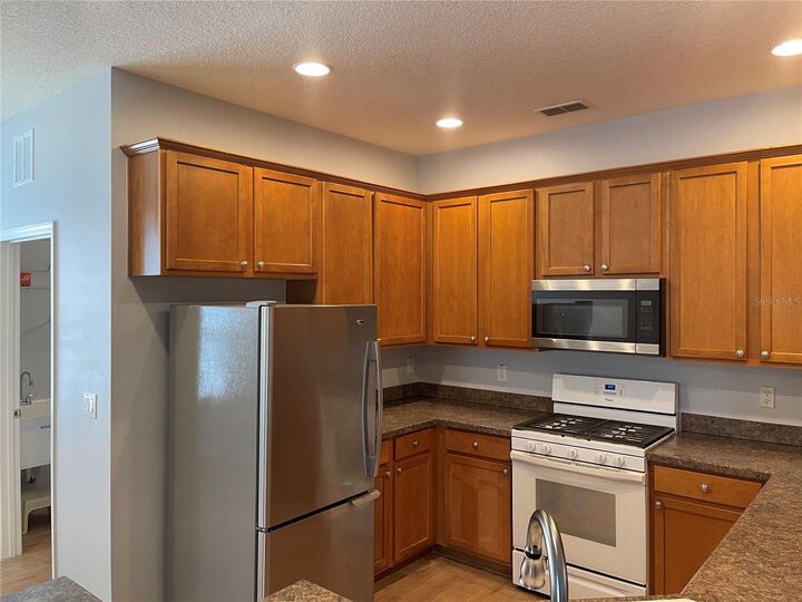 Property Photo: 517 Heron Point Way FL 32724