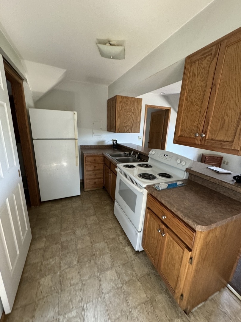 Property Photo:  2 E 7th Street  IL 61081 