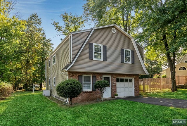 Property Photo:  96 Woodland Road  NJ 07627 