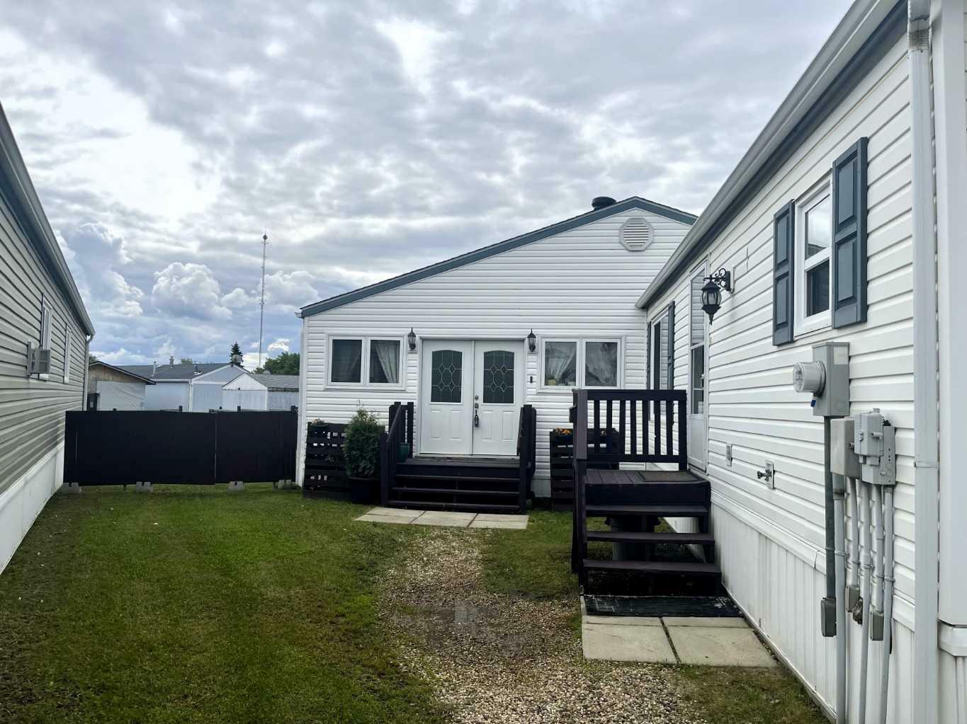 Photo de la propriété:  121 Grant Bay  AB T9H 5J1 